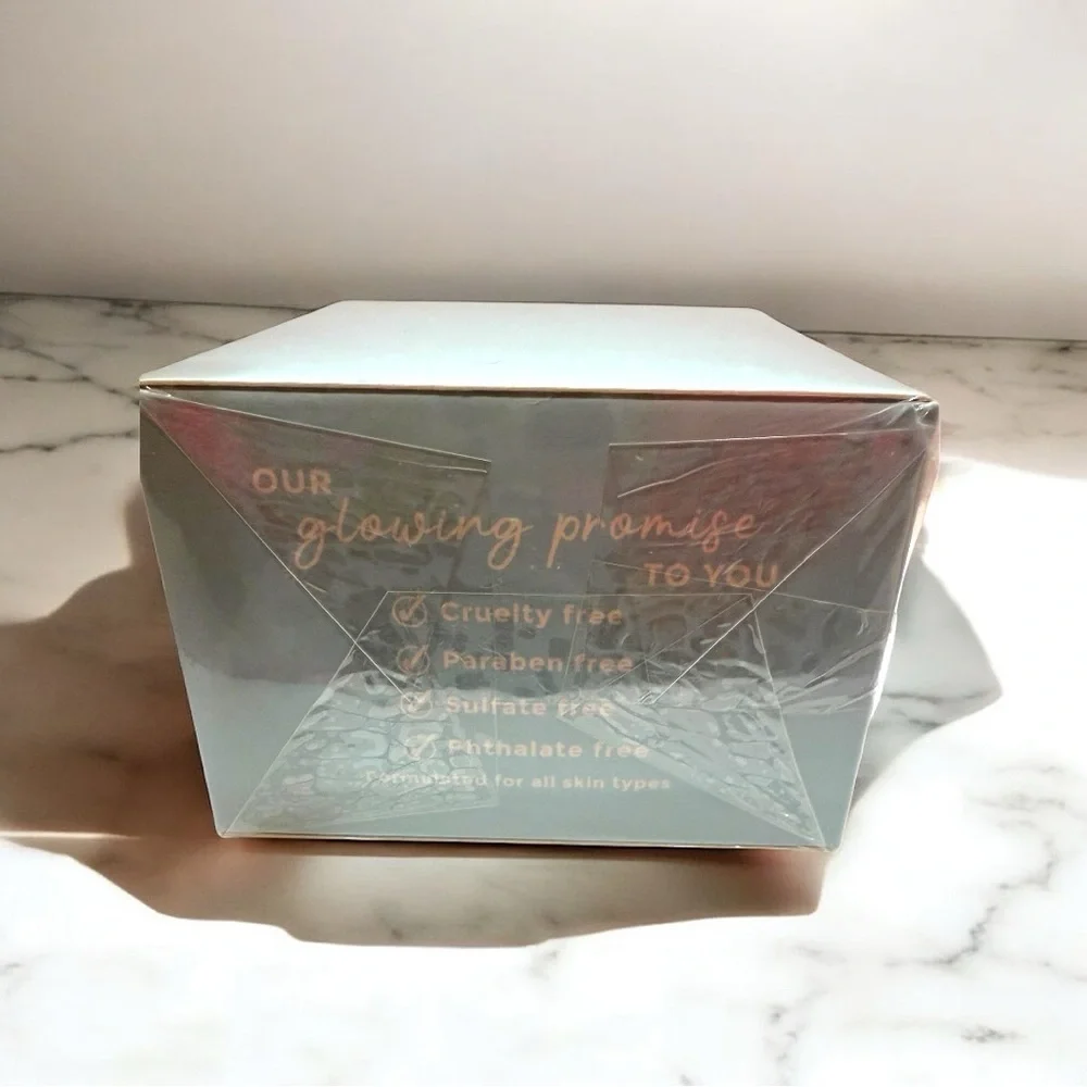 ✨ Glow on 5th Beauty Refresh + Reset Brightening Mud Mask
